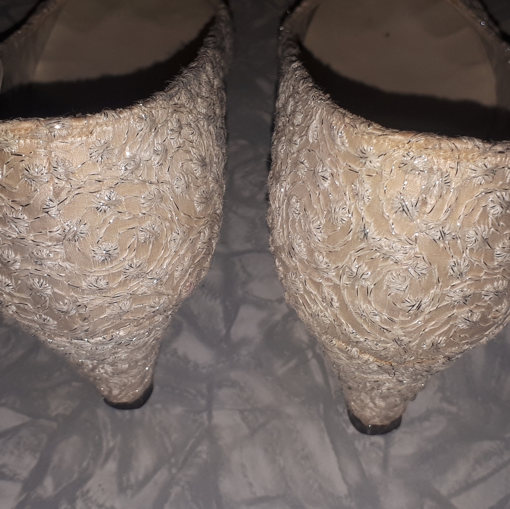 Vintage Wedding Shoes with kitten heal - Picture 9 of 10